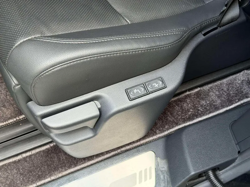 Toyota Sienna 2023 Reforma Doble motor 2.5L Versión de lujo interior foto 12