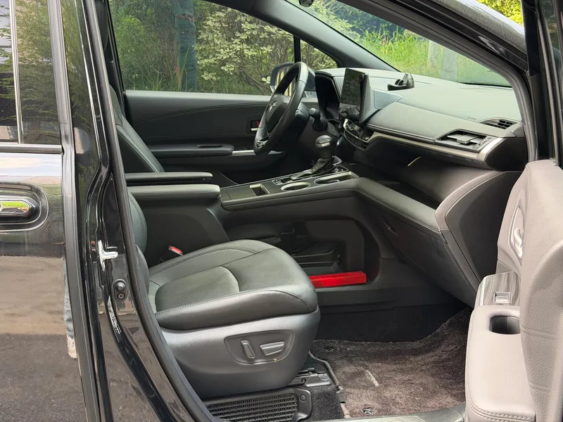 Toyota Sienna 2023 Reforma Doble motor 2.5L Versión de lujo interior foto 15