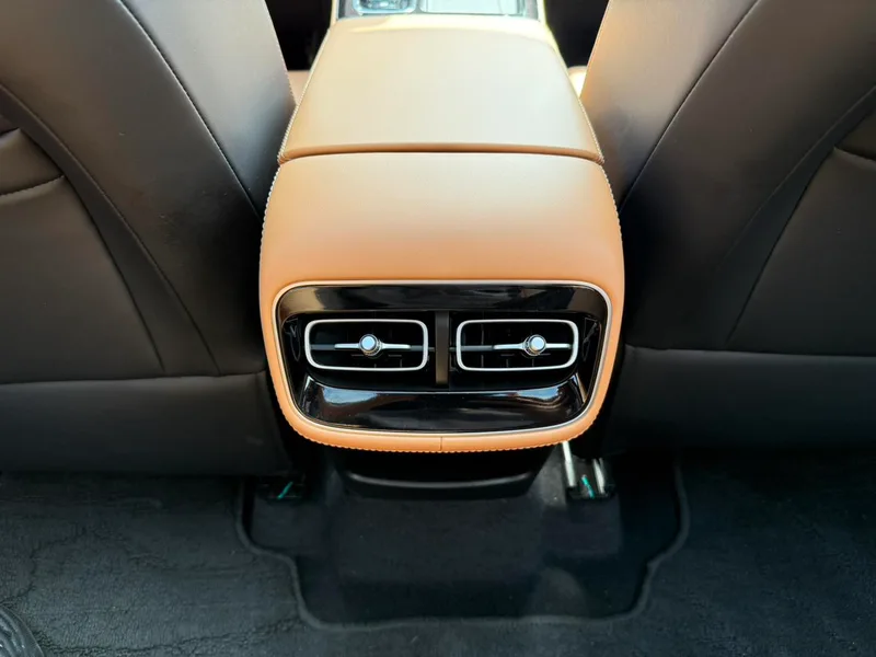 Geely Boyue L 2025 Quatrième génération 1.5TD DCT Splendid intérieur photo 18 Geely Boyue L 2025 Quatrième génération 1.5TD DCT Splendid intérieur photo 18