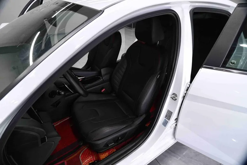 Hyundai Elantra 2021 240TGDi DCT LUX Premium Edition interior photo 8 Hyundai Elantra 2021 240TGDi DCT LUX Premium Edition interior photo 8