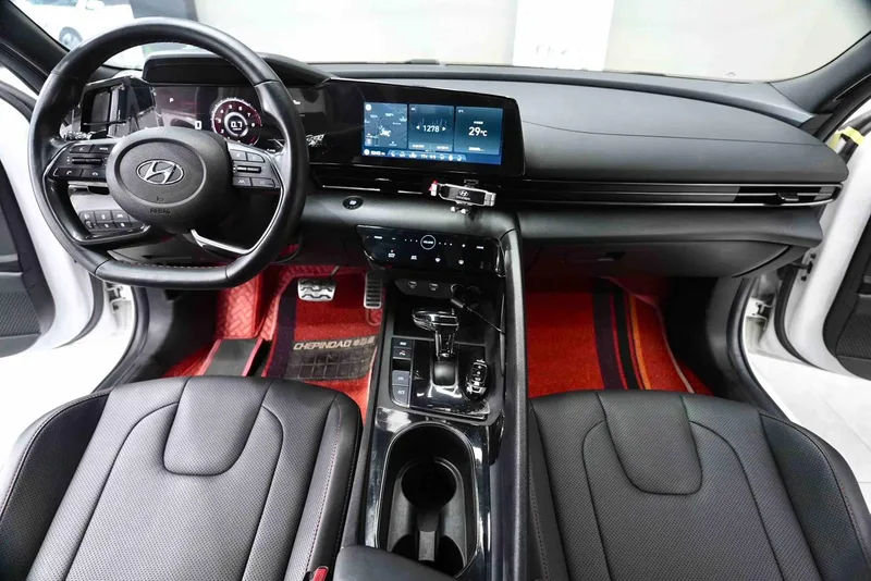 Hyundai Elantra 2021 240TGDi DCT LUX Premium Edition interior photo 14 Hyundai Elantra 2021 240TGDi DCT LUX Premium Edition interior photo 14