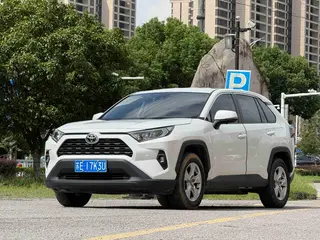 Toyota RAV4 2023 2.0L CVT Двухприводная городская версия