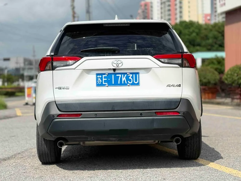 Toyota RAV4 2023 2.0L CVT Versión urbana de tracción en dos ruedas exterior foto 3