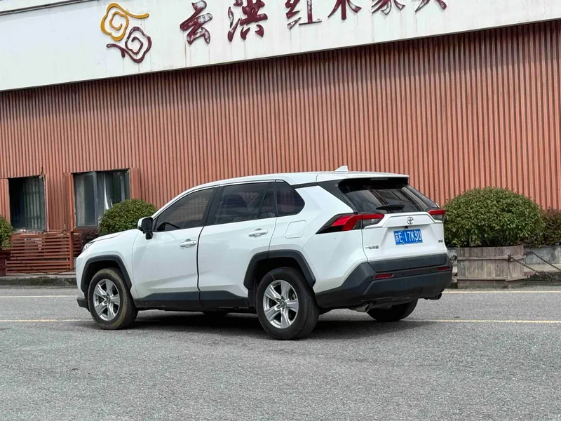Toyota RAV4 2023 2.0L CVT Versión urbana de tracción en dos ruedas exterior foto 5