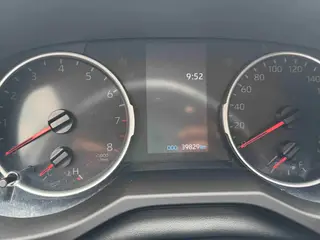 Toyota RAV4 2023 2.0L CVT Versión urbana de tracción en dos ruedas interior foto 14