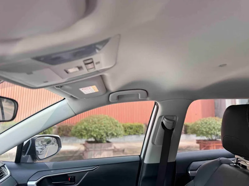 Toyota RAV4 2023 2.0L CVT Versión urbana de tracción en dos ruedas interior foto 17