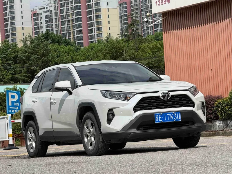 Toyota RAV4 2023 2.0L CVT Versión urbana de tracción en dos ruedas interior foto 19