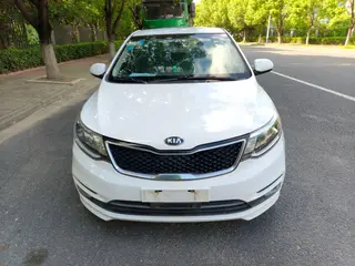 Kia K2 2015 Tres volúmenes 1.4L AT GLS exterior foto 2 Kia K2 2015 Tres volúmenes 1.4L AT GLS exterior foto 2