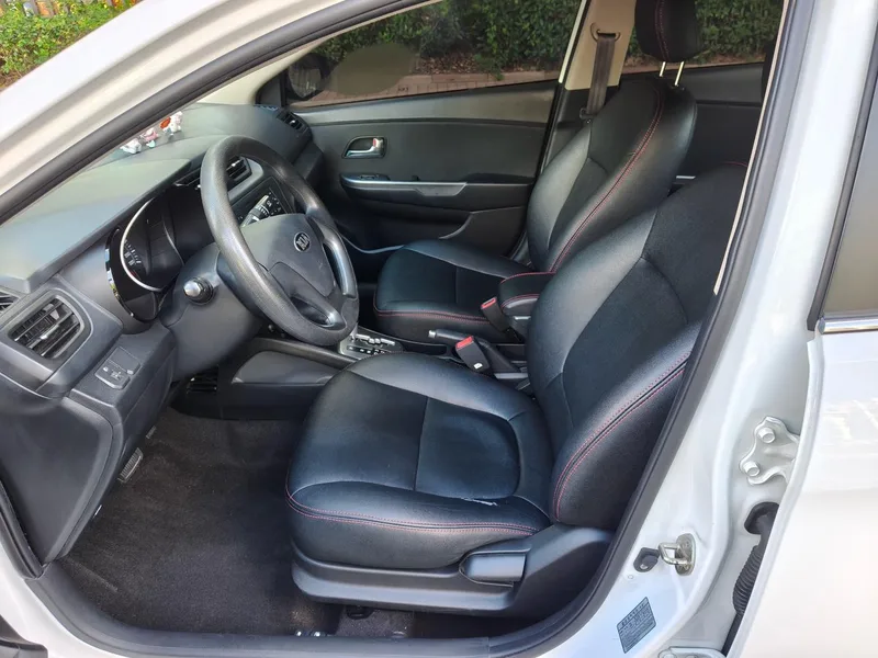 Kia K2 2015 Tres volúmenes 1.4L AT GLS interior foto 6 Kia K2 2015 Tres volúmenes 1.4L AT GLS interior foto 6