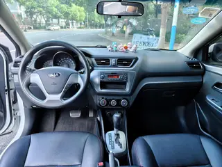 Kia K2 2015 Tres volúmenes 1.4L AT GLS interior foto 8 Kia K2 2015 Tres volúmenes 1.4L AT GLS interior foto 8