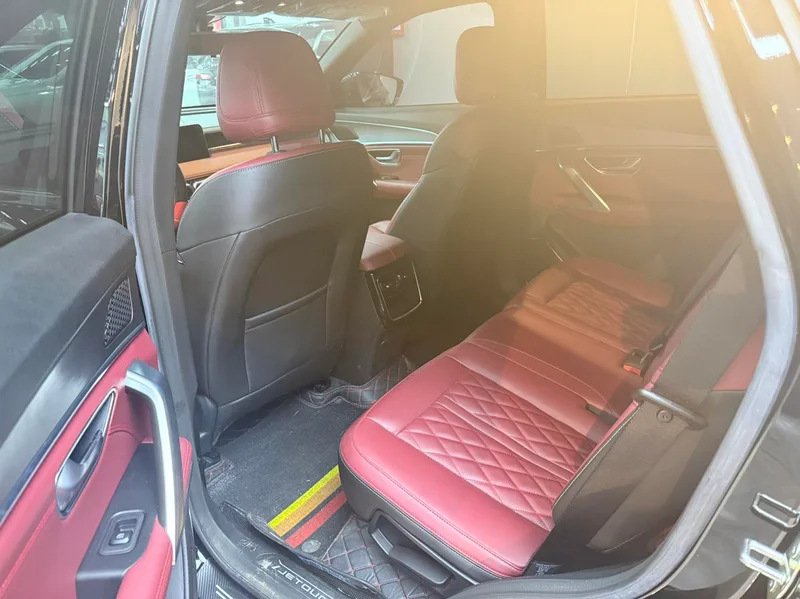Jetour X70 PLUS 2024 Edición campeona 1.5T DCT Campeón MAX 7 Asiento exterior foto 4 Jetour X70 PLUS 2024 Edición campeona 1.5T DCT Campeón MAX 7 Asiento exterior foto 4