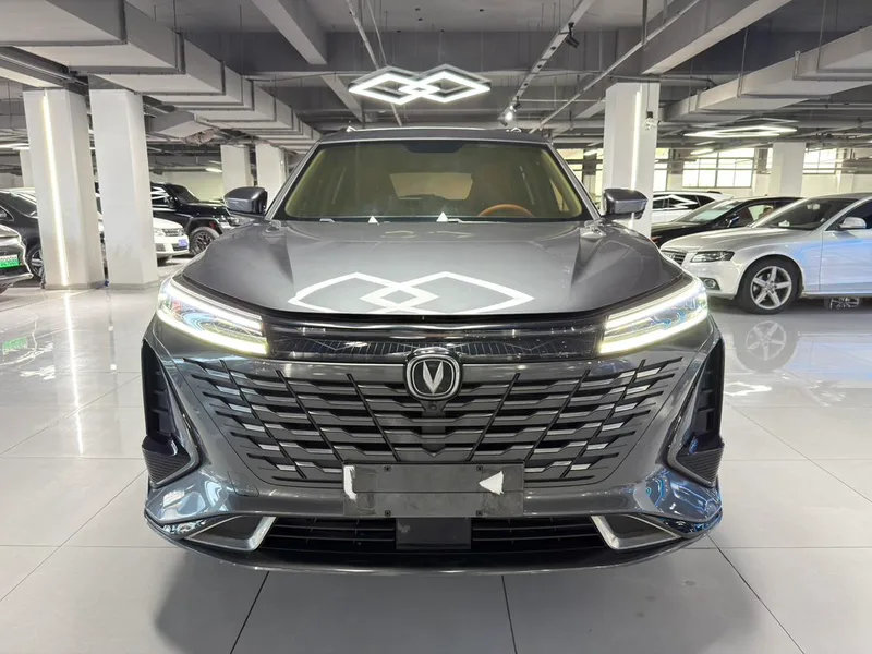 Changan CS75 PLUS 2023 Tercera generación 1.5T Tipo de lujo automático exterior foto 2 Changan CS75 PLUS 2023 Tercera generación 1.5T Tipo de lujo automático exterior foto 2