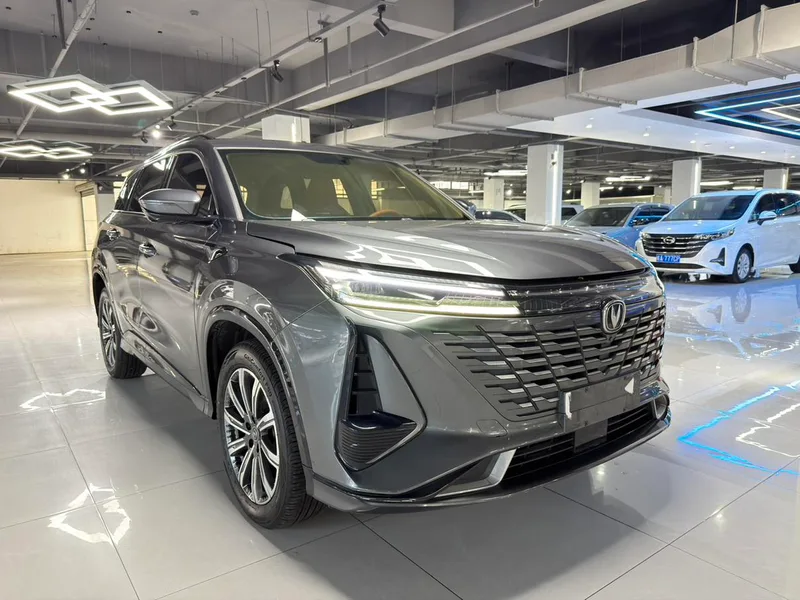 Changan CS75 PLUS 2023 Tercera generación 1.5T Tipo de lujo automático exterior foto 3 Changan CS75 PLUS 2023 Tercera generación 1.5T Tipo de lujo automático exterior foto 3