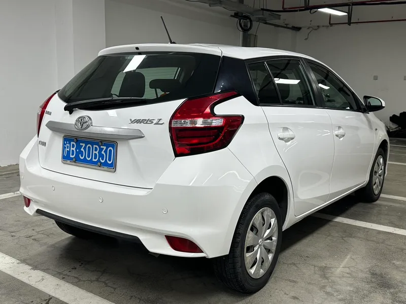 Toyota Yaris L 2017 1.5E CVT Ускоренная обновленная версия экстерьер фото 5 Toyota Yaris L 2017 1.5E CVT Ускоренная обновленная версия экстерьер фото 5