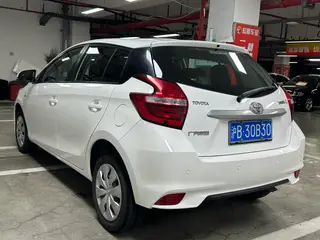 Toyota Yaris L 2017 1.5E CVT Ускоренная обновленная версия интерьер фото 7 Toyota Yaris L 2017 1.5E CVT Ускоренная обновленная версия интерьер фото 7