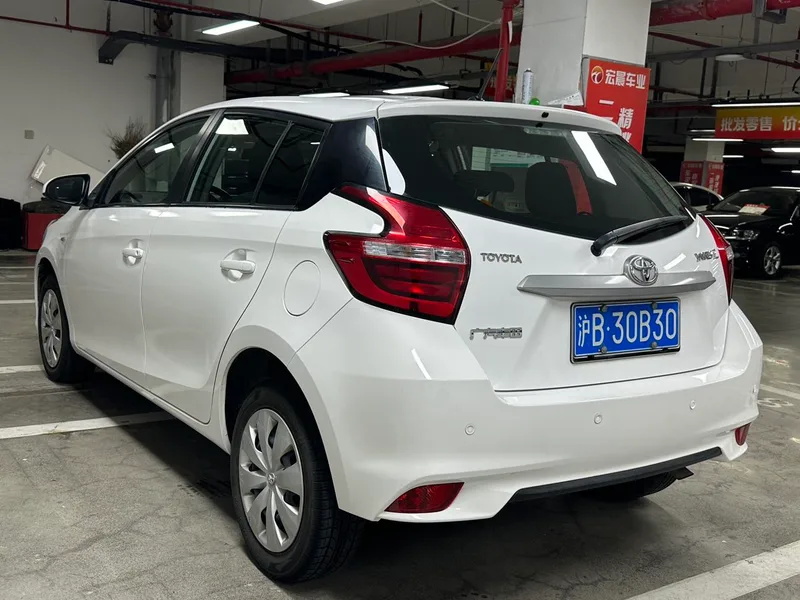 Toyota Yaris L 2017 1.5E CVT Ускоренная обновленная версия интерьер фото 7 Toyota Yaris L 2017 1.5E CVT Ускоренная обновленная версия интерьер фото 7