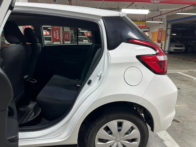 Toyota Yaris L 2017 1.5E CVT Ускоренная обновленная версия интерьер фото 9 Toyota Yaris L 2017 1.5E CVT Ускоренная обновленная версия интерьер фото 9