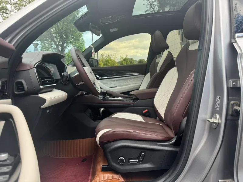 Geely Monjaro 2024 2.0TD High-power automatic two-wheel drive cloud version exterior photo 9 Geely Monjaro 2024 2.0TD High-power automatic two-wheel drive cloud version exterior photo 9