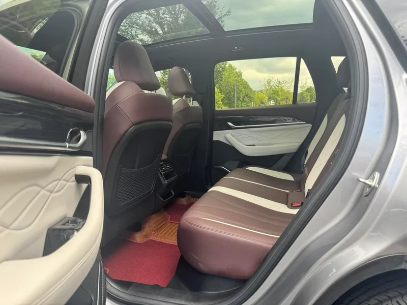 Geely Monjaro 2024 2.0TD High-power automatic two-wheel drive cloud version interior photo 10 Geely Monjaro 2024 2.0TD High-power automatic two-wheel drive cloud version interior photo 10