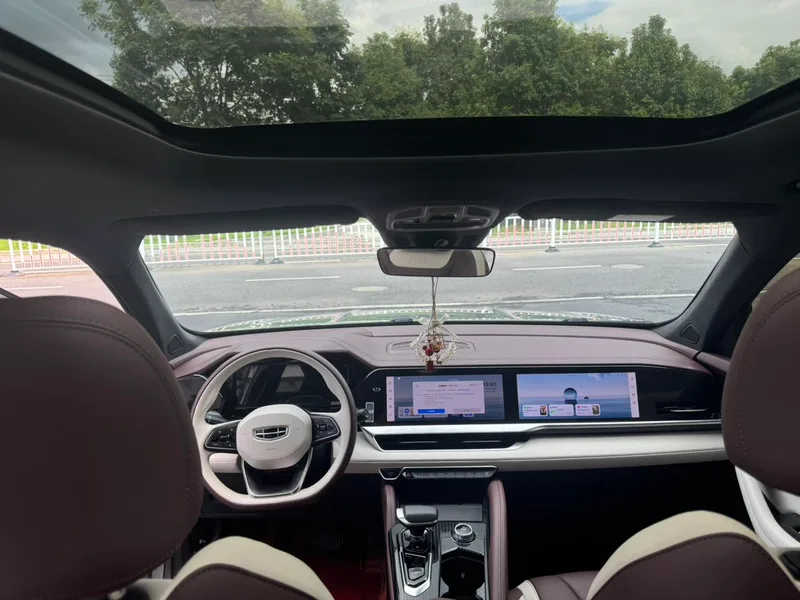 Geely Monjaro 2024 2.0TD High-power automatic two-wheel drive cloud version interior photo 11 Geely Monjaro 2024 2.0TD High-power automatic two-wheel drive cloud version interior photo 11