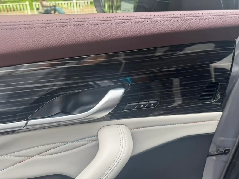 Geely Monjaro 2024 2.0TD High-power automatic two-wheel drive cloud version interior photo 13 Geely Monjaro 2024 2.0TD High-power automatic two-wheel drive cloud version interior photo 13