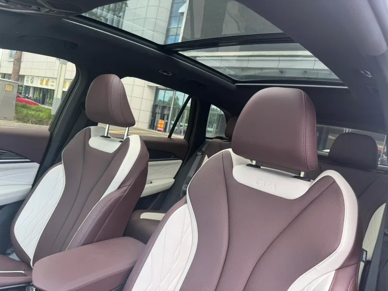 Geely Monjaro 2024 2.0TD High-power automatic two-wheel drive cloud version interior photo 15 Geely Monjaro 2024 2.0TD High-power automatic two-wheel drive cloud version interior photo 15