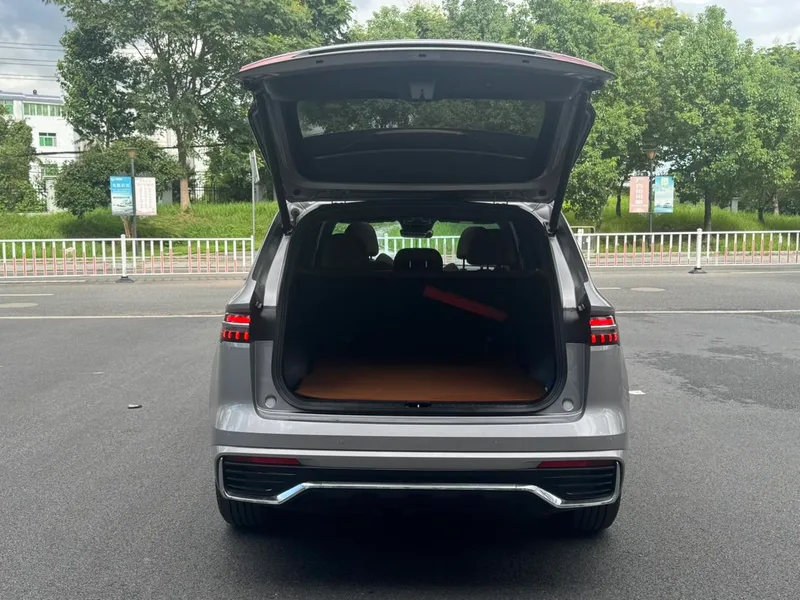Geely Monjaro 2024 2.0TD High-power automatic two-wheel drive cloud version interior photo 16 Geely Monjaro 2024 2.0TD High-power automatic two-wheel drive cloud version interior photo 16