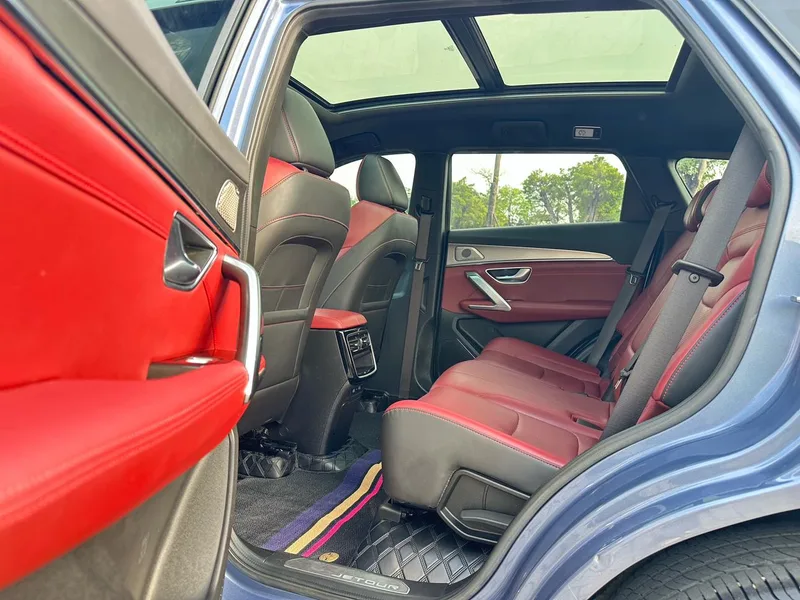 Jetour X70 PLUS 2021 1.6T DCT Tierra Pro 5 Asiento interior foto 11 Jetour X70 PLUS 2021 1.6T DCT Tierra Pro 5 Asiento interior foto 11