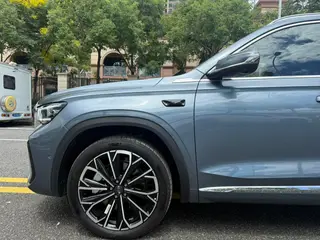 Geely Monjaro 2026 2.0TD High-power automatic four-wheel drive oriental obsidian full moon version exterior photo 9 Geely Monjaro 2026 2.0TD High-power automatic four-wheel drive oriental obsidian full moon version exterior photo 9