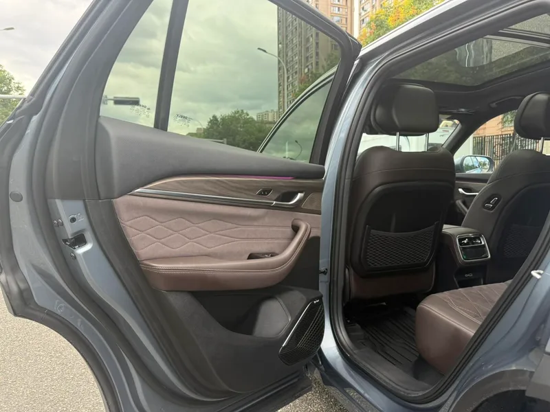 Geely Monjaro 2026 2.0TD High-power automatic four-wheel drive oriental obsidian full moon version interior photo 12 Geely Monjaro 2026 2.0TD High-power automatic four-wheel drive oriental obsidian full moon version interior photo 12