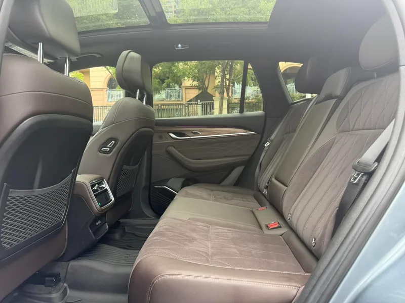 Geely Monjaro 2026 2.0TD High-power automatic four-wheel drive oriental obsidian full moon version interior photo 13 Geely Monjaro 2026 2.0TD High-power automatic four-wheel drive oriental obsidian full moon version interior photo 13