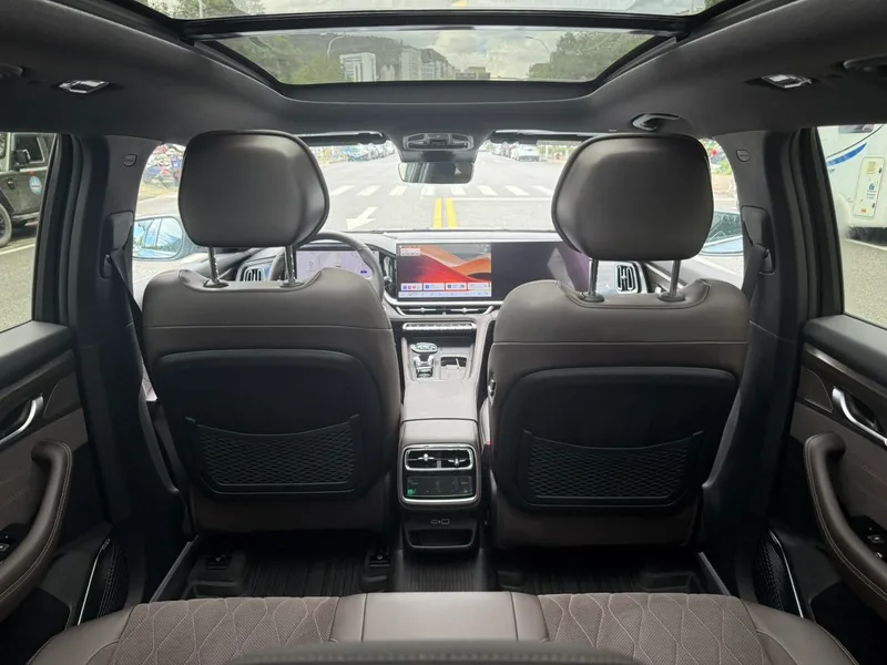 Geely Monjaro 2026 2.0TD High-power automatic four-wheel drive oriental obsidian full moon version interior photo 16 Geely Monjaro 2026 2.0TD High-power automatic four-wheel drive oriental obsidian full moon version interior photo 16