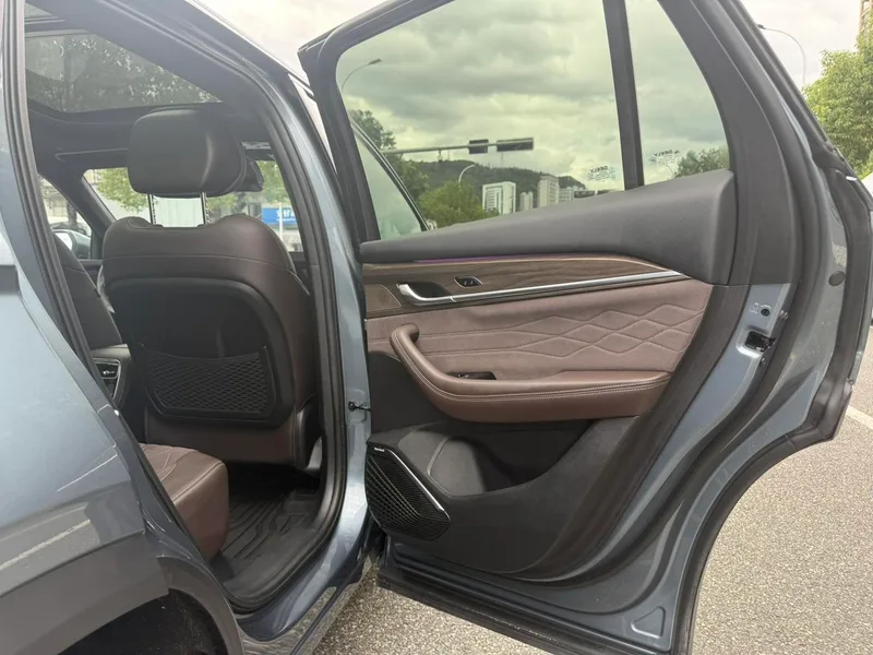 Geely Monjaro 2026 2.0TD High-power automatic four-wheel drive oriental obsidian full moon version interior photo 17 Geely Monjaro 2026 2.0TD High-power automatic four-wheel drive oriental obsidian full moon version interior photo 17