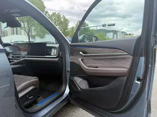 Geely Monjaro 2026 2.0TD High-power automatic four-wheel drive oriental obsidian full moon version interior photo 19 Geely Monjaro 2026 2.0TD High-power automatic four-wheel drive oriental obsidian full moon version interior photo 19