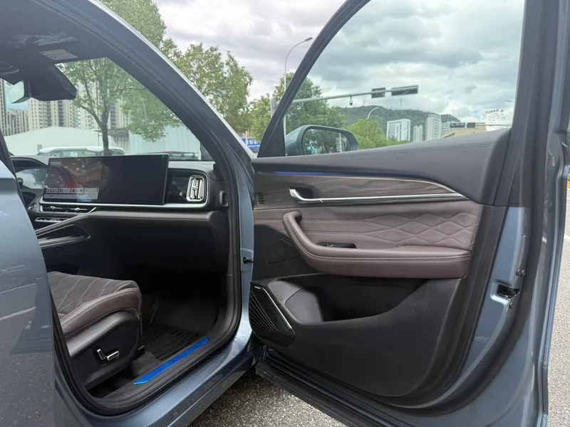 Geely Monjaro 2026 2.0TD High-power automatic four-wheel drive oriental obsidian full moon version interior photo 19 Geely Monjaro 2026 2.0TD High-power automatic four-wheel drive oriental obsidian full moon version interior photo 19