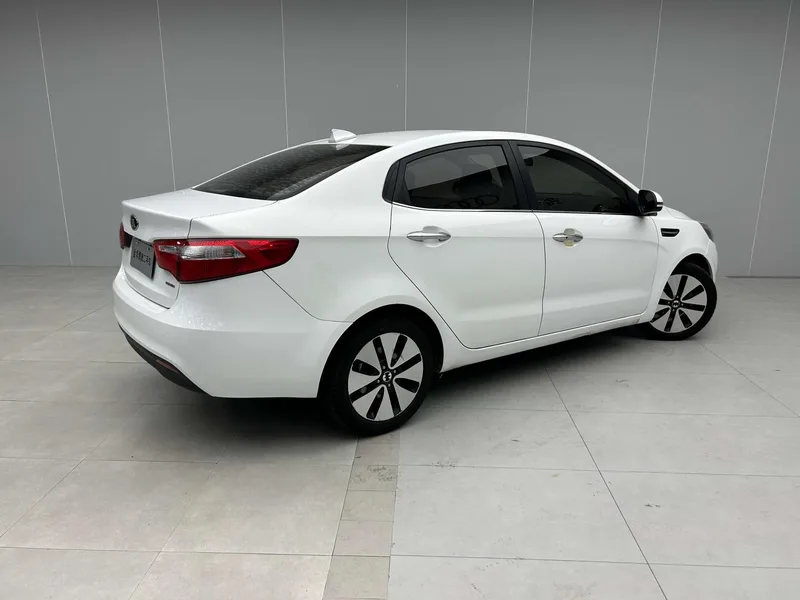 Kia K2 2012 Трёхобъёмный 1.6L AT Premium Памятное издание экстерьер фото 4 Kia K2 2012 Трёхобъёмный 1.6L AT Premium Памятное издание экстерьер фото 4