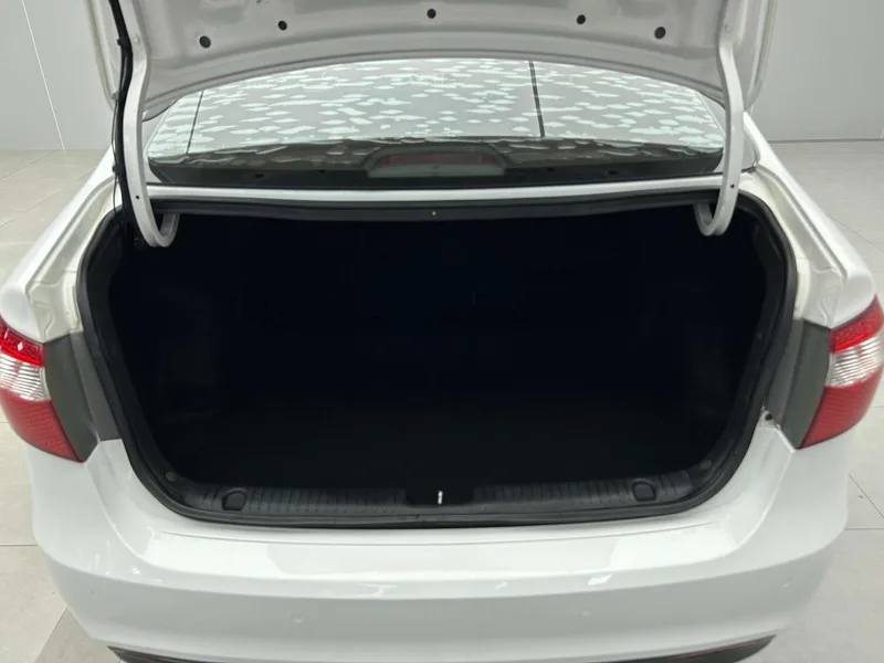 Kia K2 2012 Трёхобъёмный 1.6L AT Premium Памятное издание интерьер фото 6 Kia K2 2012 Трёхобъёмный 1.6L AT Premium Памятное издание интерьер фото 6
