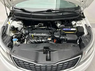 Kia K2 2012 Трёхобъёмный 1.6L AT Premium Памятное издание интерьер фото 8 Kia K2 2012 Трёхобъёмный 1.6L AT Premium Памятное издание интерьер фото 8