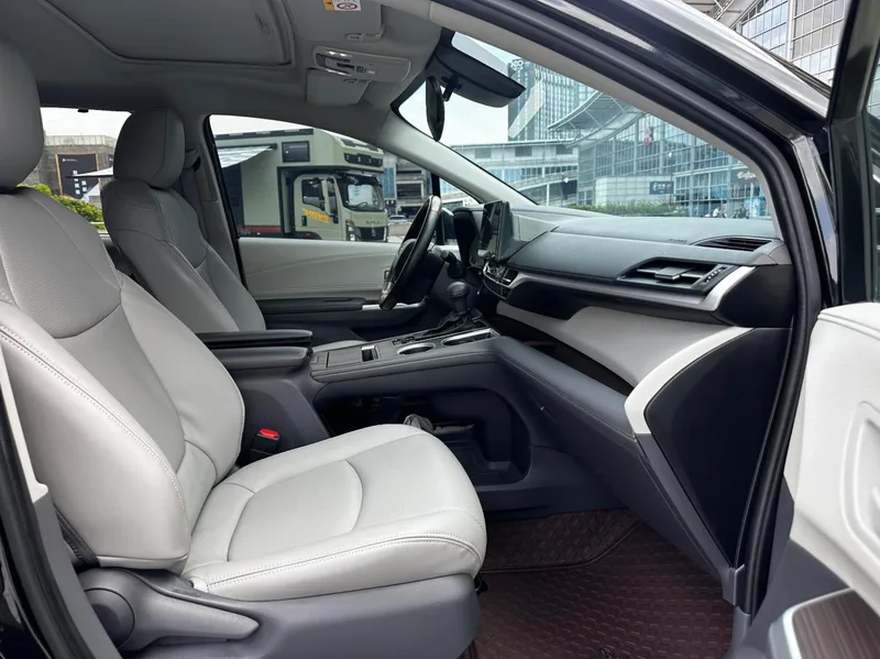 Toyota Sienna 2024 Двойной двигатель 2.5L Комфорт-версия экстерьер фото 4 Toyota Sienna 2024 Двойной двигатель 2.5L Комфорт-версия экстерьер фото 4
