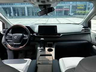 Toyota Sienna 2024 Двойной двигатель 2.5L Комфорт-версия интерьер фото 10 Toyota Sienna 2024 Двойной двигатель 2.5L Комфорт-версия интерьер фото 10