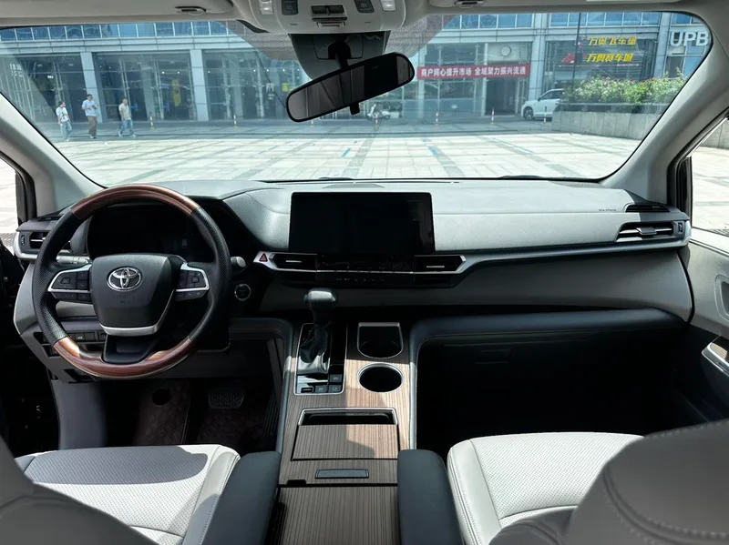 Toyota Sienna 2024 Двойной двигатель 2.5L Комфорт-версия интерьер фото 10 Toyota Sienna 2024 Двойной двигатель 2.5L Комфорт-версия интерьер фото 10