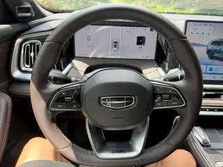Geely Monjaro 2026 2.0TD Tracción automática en las cuatro ruedas de alta potencia Edición Oriental Yao Mochizuki interior foto 11 Geely Monjaro 2026 2.0TD Tracción automática en las cuatro ruedas de alta potencia Edición Oriental Yao Mochizuki interior foto 11