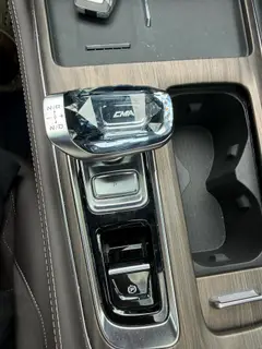 Geely Monjaro 2026 2.0TD Tracción automática en las cuatro ruedas de alta potencia Edición Oriental Yao Mochizuki interior foto 17 Geely Monjaro 2026 2.0TD Tracción automática en las cuatro ruedas de alta potencia Edición Oriental Yao Mochizuki interior foto 17