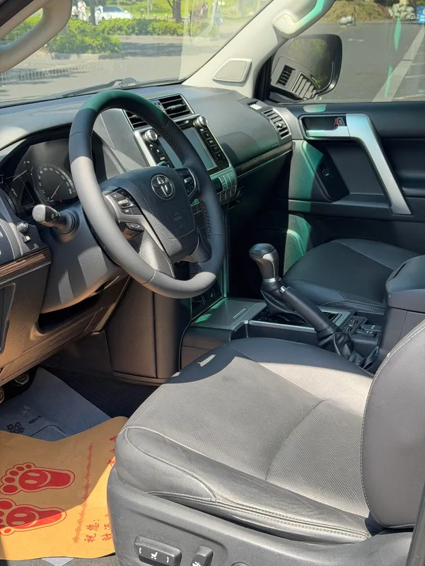 Toyota Prado 2018 3.5L Automatic TX-L Rear spare wheel interior photo 13