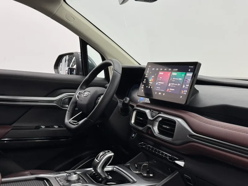 Geely Okavango 2022 1.8TD DCT Flagship interior photo 9