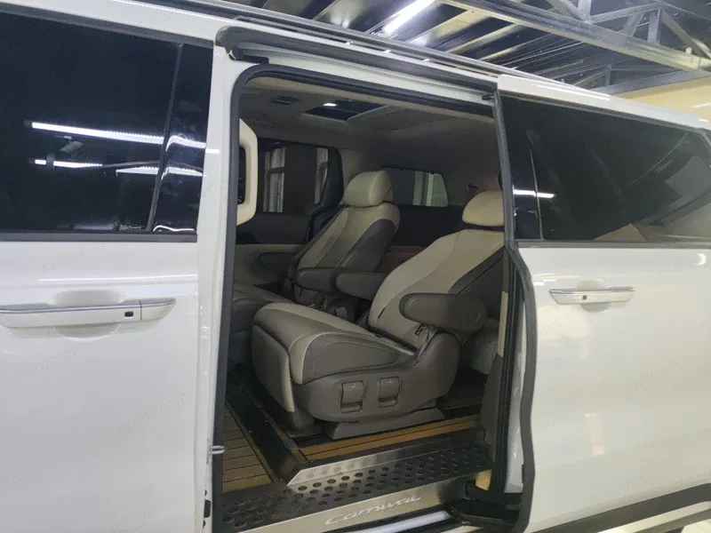 Kia Carnival 2021 2.0T Modelo insignia exterior foto 4