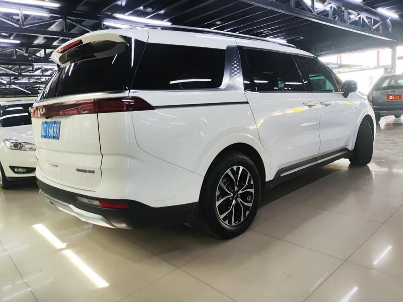 Kia Carnival 2021 2.0T Modelo insignia interior foto 8