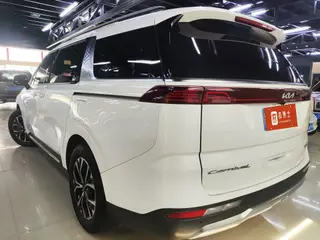 Kia Carnival 2021 2.0T Modelo insignia interior foto 9