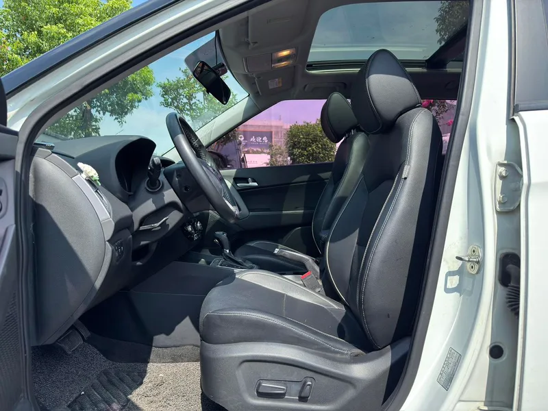 Hyundai ix25 2017 1.6L Tipo inteligente automático interior foto 8 Hyundai ix25 2017 1.6L Tipo inteligente automático interior foto 8