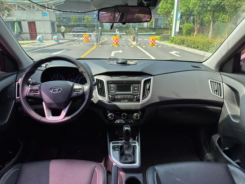 Hyundai ix25 2017 1.6L Tipo inteligente automático interior foto 12 Hyundai ix25 2017 1.6L Tipo inteligente automático interior foto 12